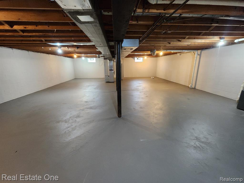 700 W GARDENIA Avenue, Madison Heights, MI 48071 — Photo 27