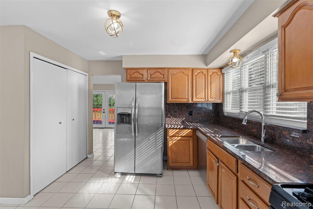 5428 Hammersmith Drive, West Bloomfield, MI — Photo 12