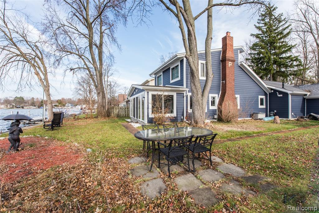 9109 McGregor Road, Pinckney, MI 48169 — Photo 12