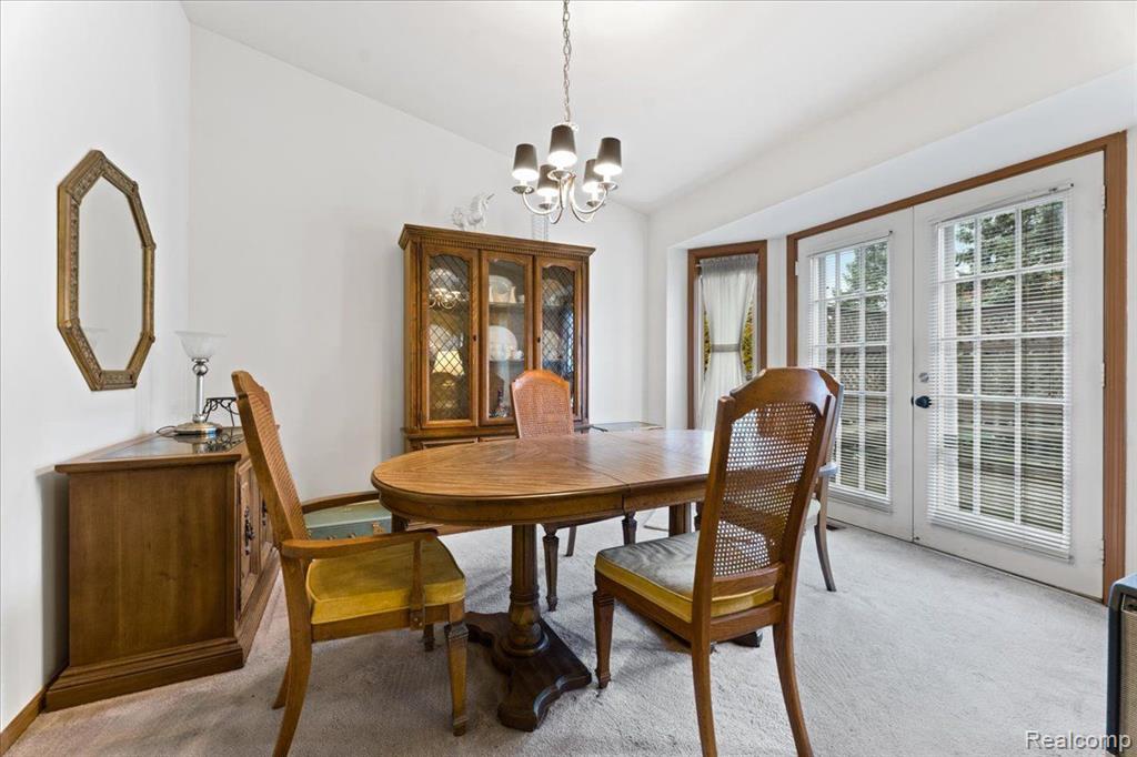 40643 WOODSIDE Drive, Clinton Twp, MI 48038 — Photo 6