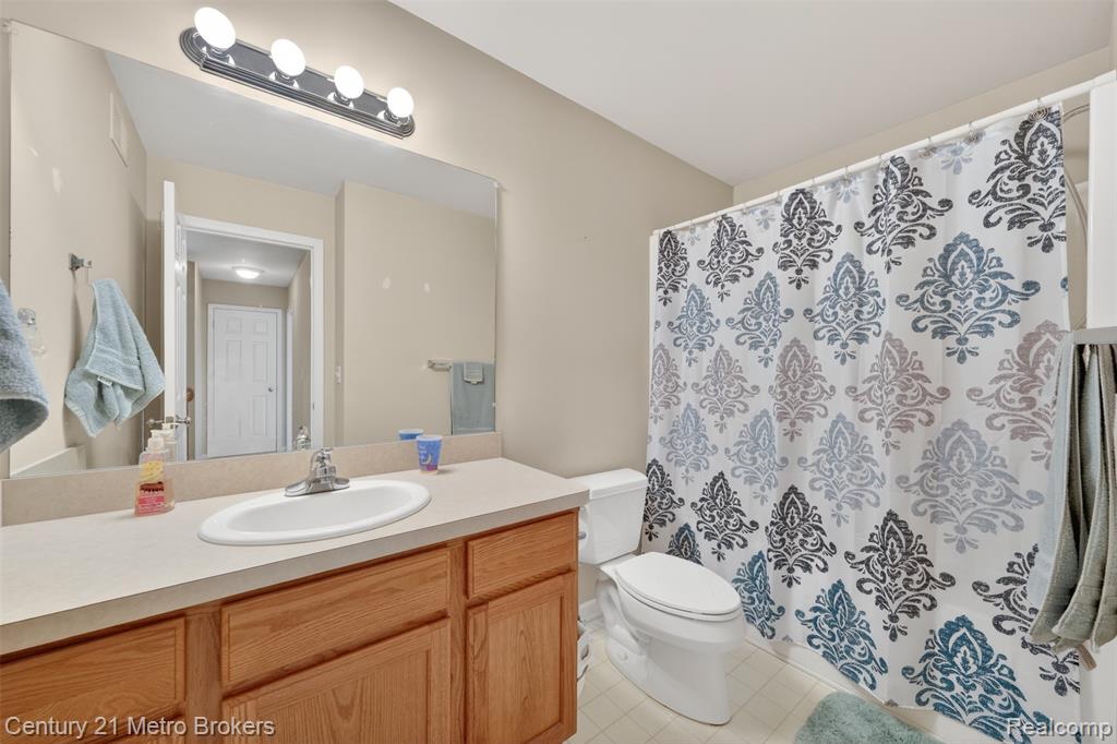5265 Genesee Oaks Court, Grand Blanc, MI 48439 — Photo 36