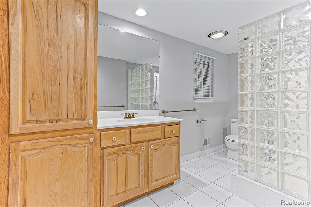 43300 OAKBROOK Court, Canton, MI 48187 — Photo 23