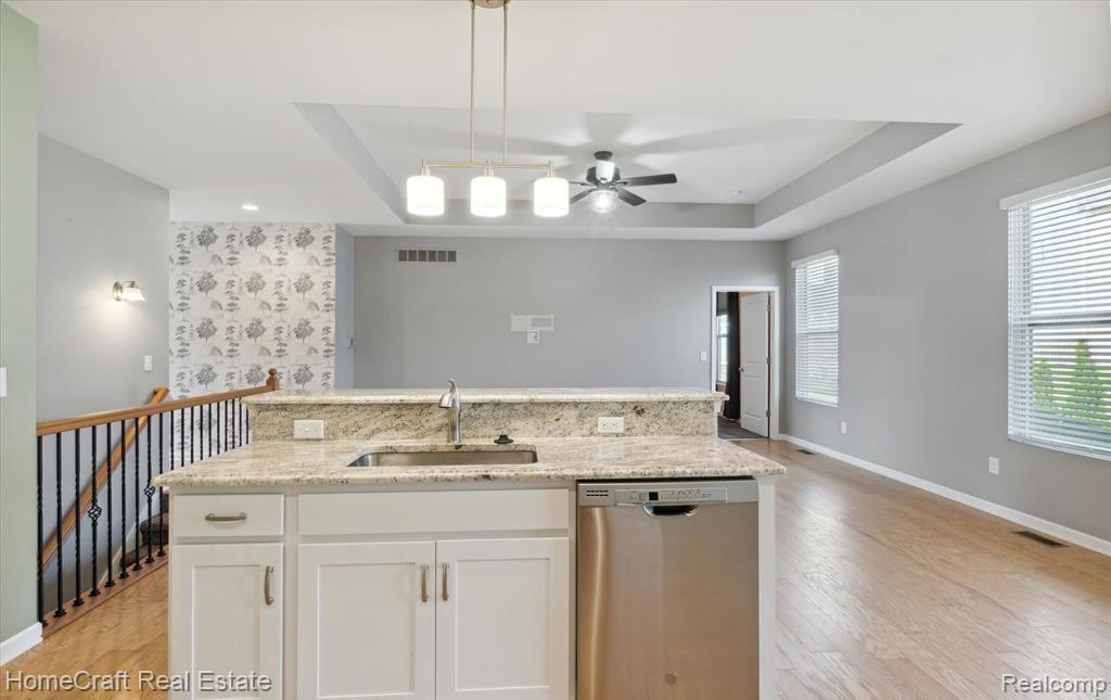 8155 STAMFORD Drive, Ypsilanti, MI 48198 — Photo 8