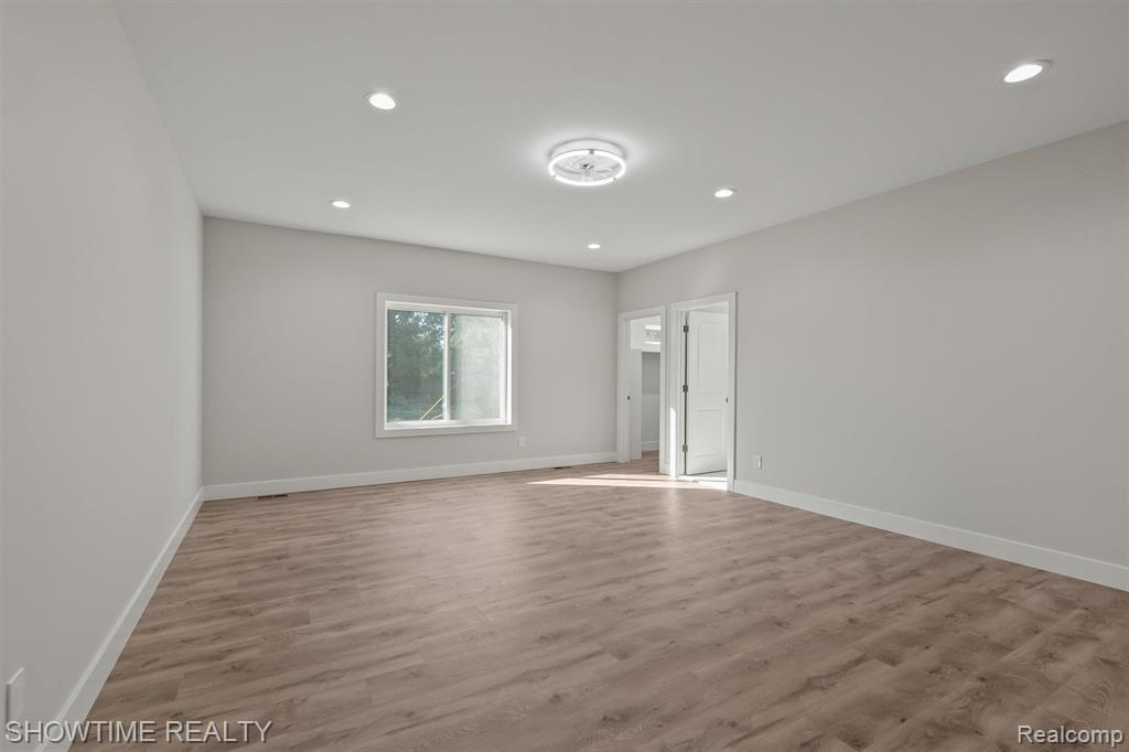 5636 Paris, Sterling Heights, MI 48310 — Photo 15