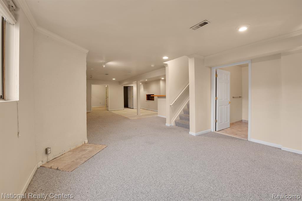 29214 W CHANTICLEER Drive, Southfield, MI 48034 — Photo 24