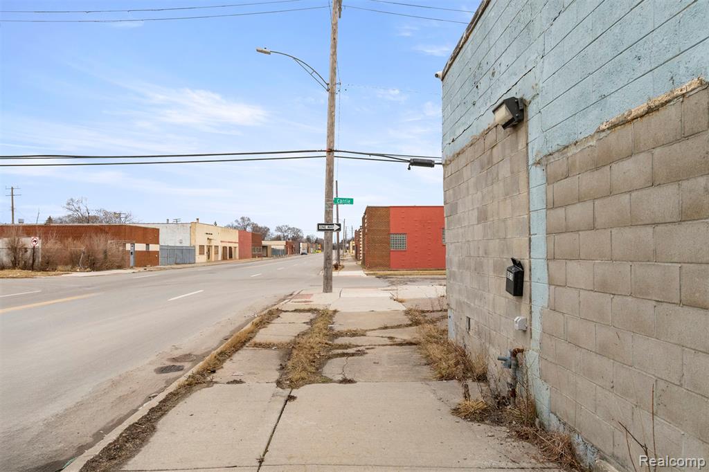 6870 E Davison Street, Hamtramck, MI 48212 — Photo 5