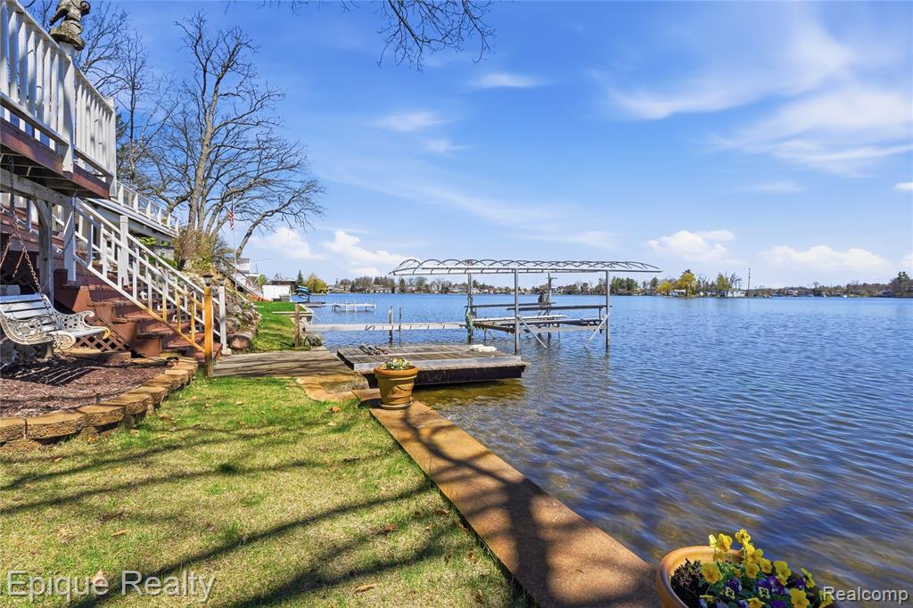 423 Shady Oaks Street, Lake Orion, MI 48362 — Photo 9
