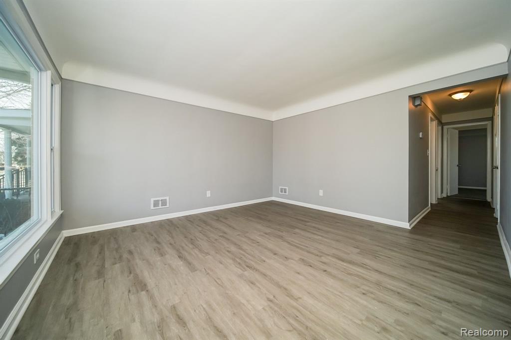 927 CLEOPHUS Parkway, Lincoln Park, MI 48146 — Photo 24