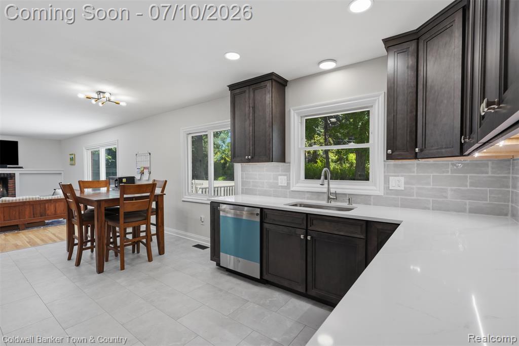 4301 Macqueen Drive, West Bloomfield, MI 48323 — Photo 12