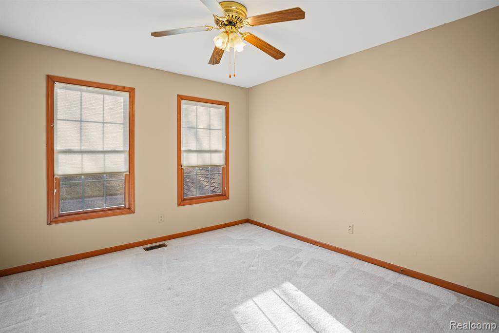 564 CHASSEUR Drive, Grand Blanc, MI 48439 — Photo 43