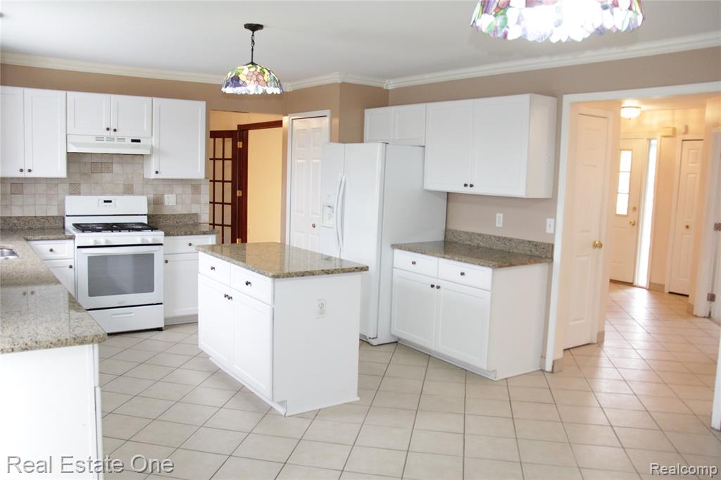 40690 Bluesprings Court, Canton, MI 48188 — Photo 17