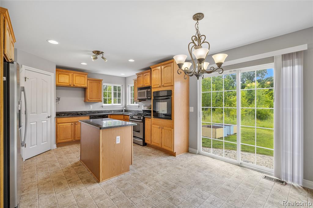 20798 Oak Ridge Drive, Clinton Twp, MI 48036 — Photo 18