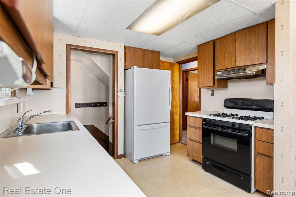 20688 Fleetwood Drive, Harper Woods, MI 48225 — Photo 15