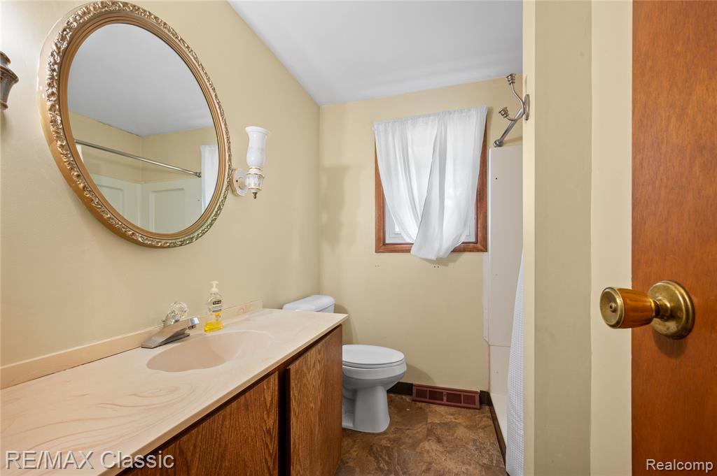 594 Maple Vista Street, Imlay City, MI 48444 — Photo 14