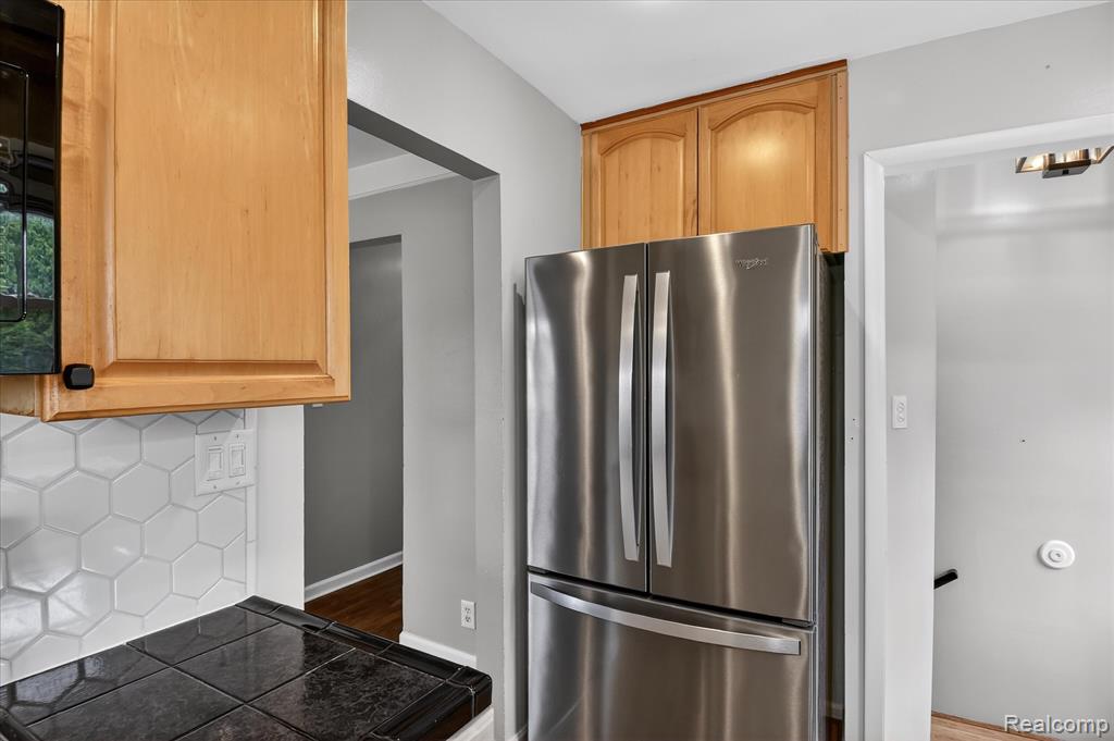 830 Mapleknoll Avenue, Madison Heights, MI 48071 — Photo 14