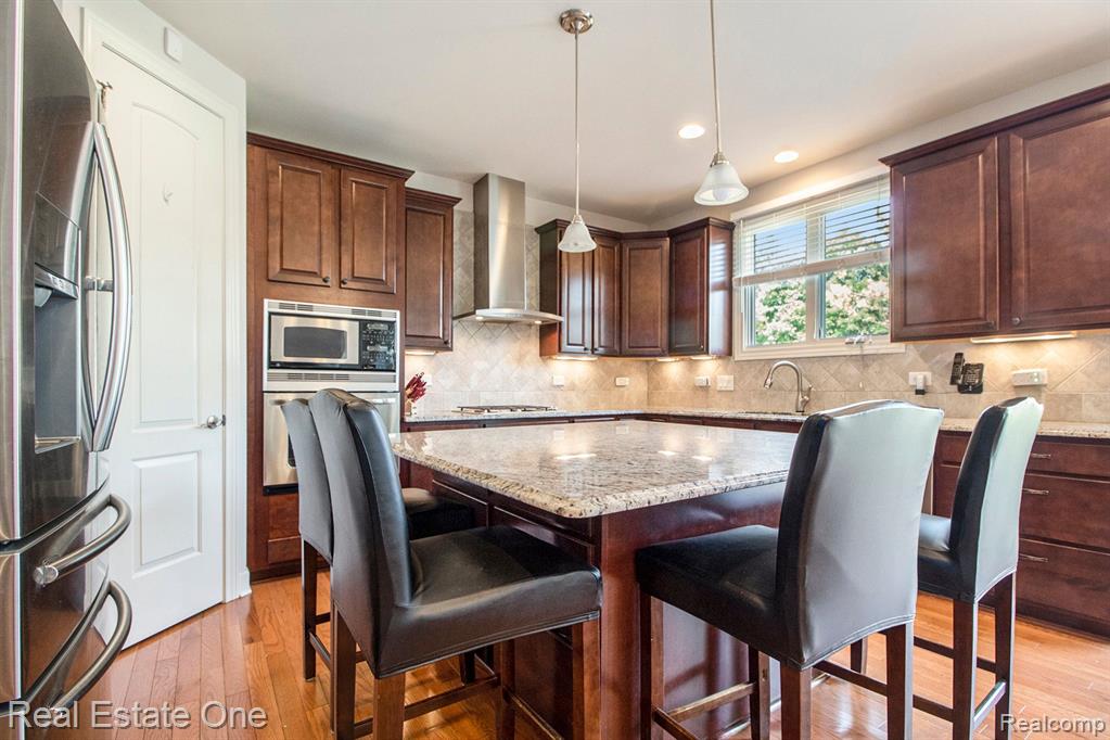 47466 VALENCIA Circle, Novi, MI — Photo 12
