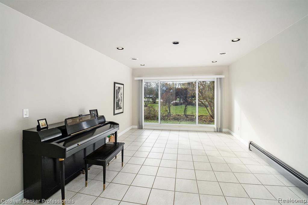 3972 Chevron Drive, Highland, MI 48356 — Photo 20