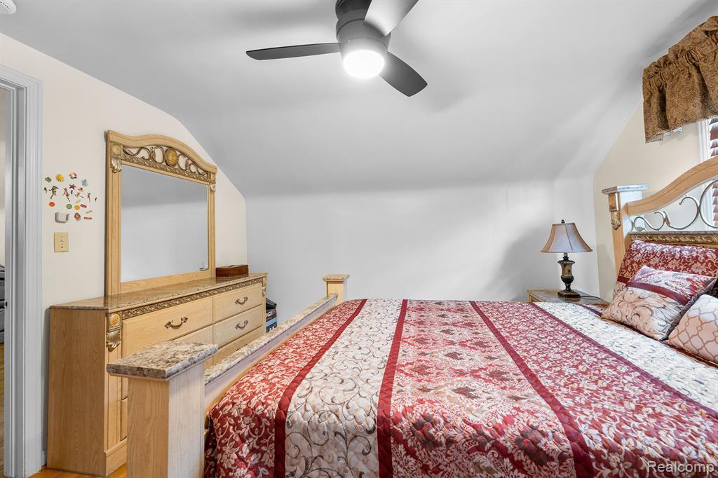 7716 W MORROW Circle, Dearborn, MI 48126 — Photo 34