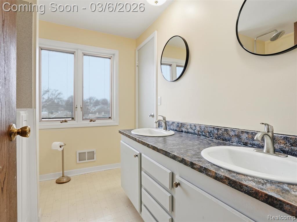5530 Fox Chase Lane, Clarkston, MI — Photo 25