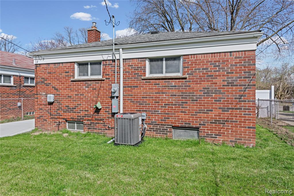 9916 Rosedale Boulevard, Allen Park, MI 48101 — Photo 5