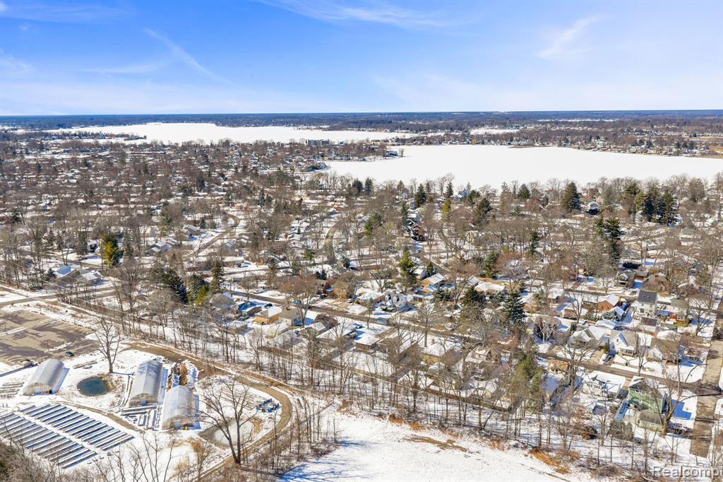 2179 Avondale Street, Sylvan Lake, MI 48320 — Photo 45