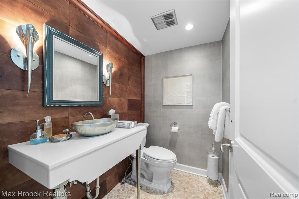4695 Maura Lane, West Bloomfield, MI 48323 — Photo 26