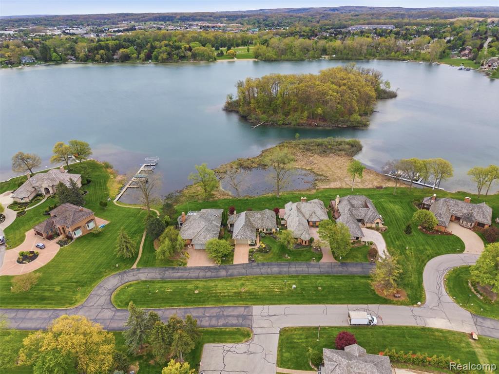 23 Chateaux Du Lac, Fenton, MI 48430 — Photo 64