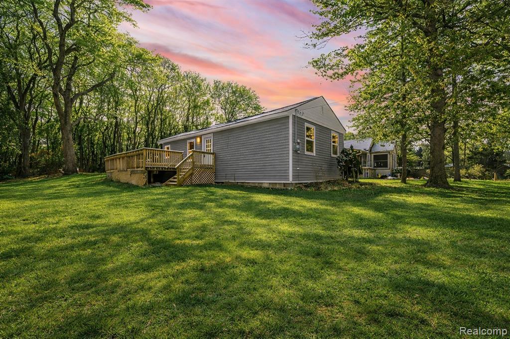 445 Granda Vista Drive, Milford, MI 48380 — front exterior
