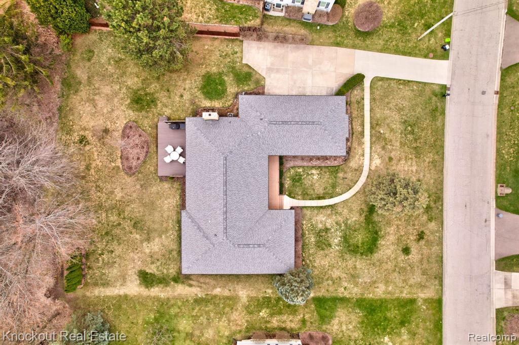 9350 OAKMONT Drive, Grand Blanc, MI 48439 — Photo 57