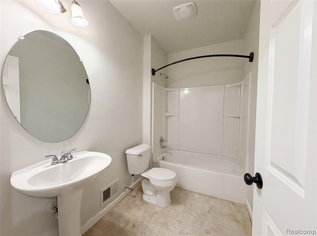 51109 Mayfair Terrace, Novi, MI — Photo 6
