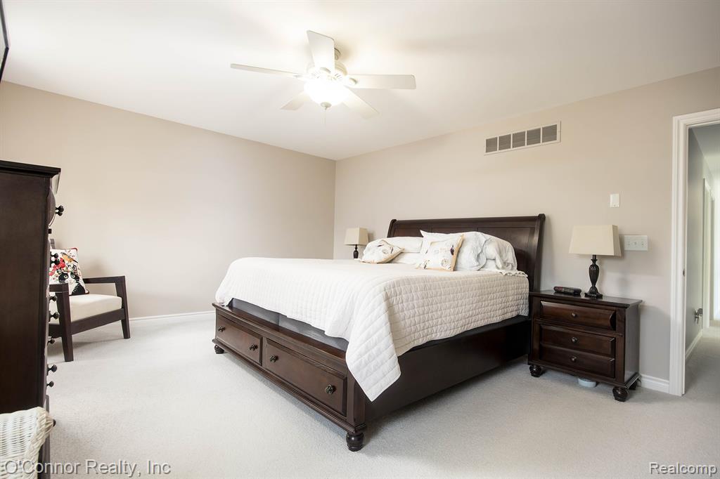 910 Hunter Court, Marysville, MI 48040 — Photo 18