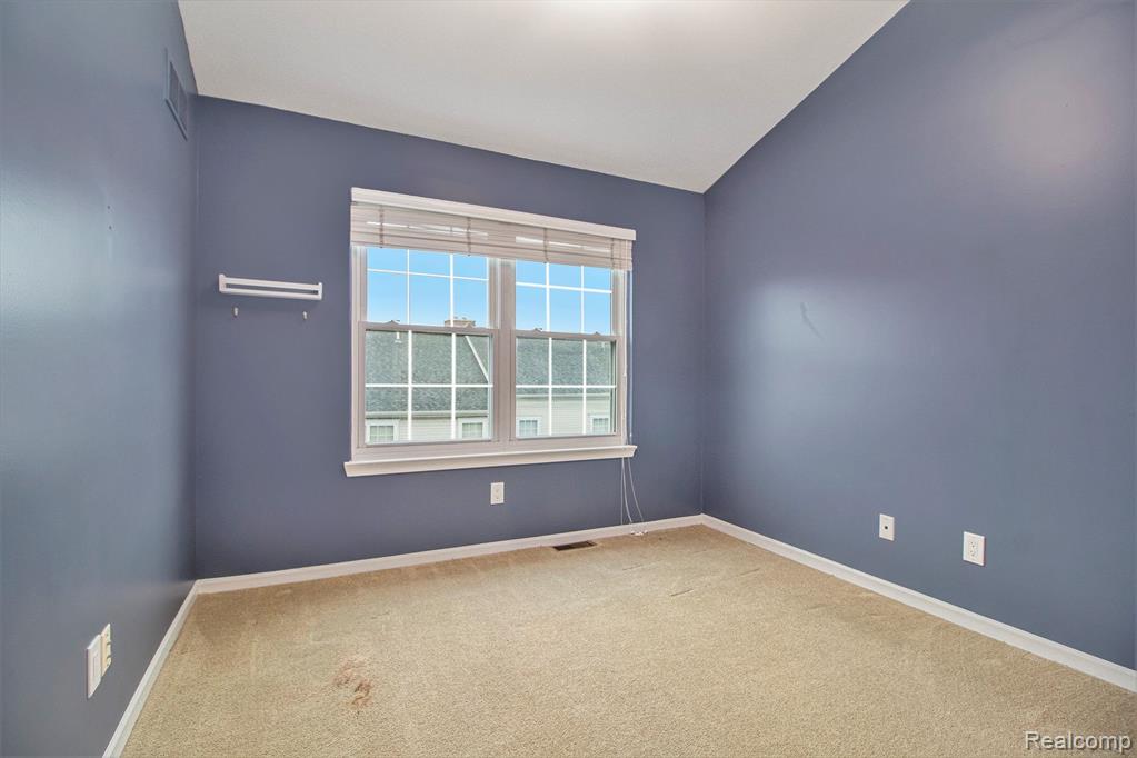 131 W KENILWORTH Avenue, Royal Oak, MI 48067 — Photo 20