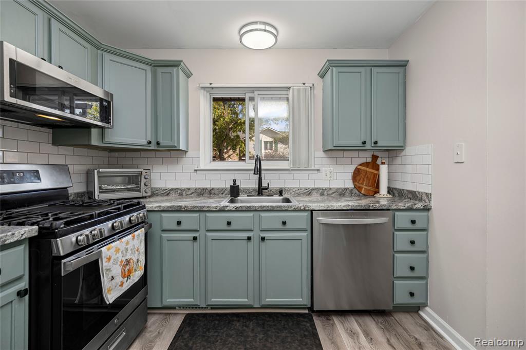 1945 W Franklin Drive, Canton, MI 48187 — Photo 6