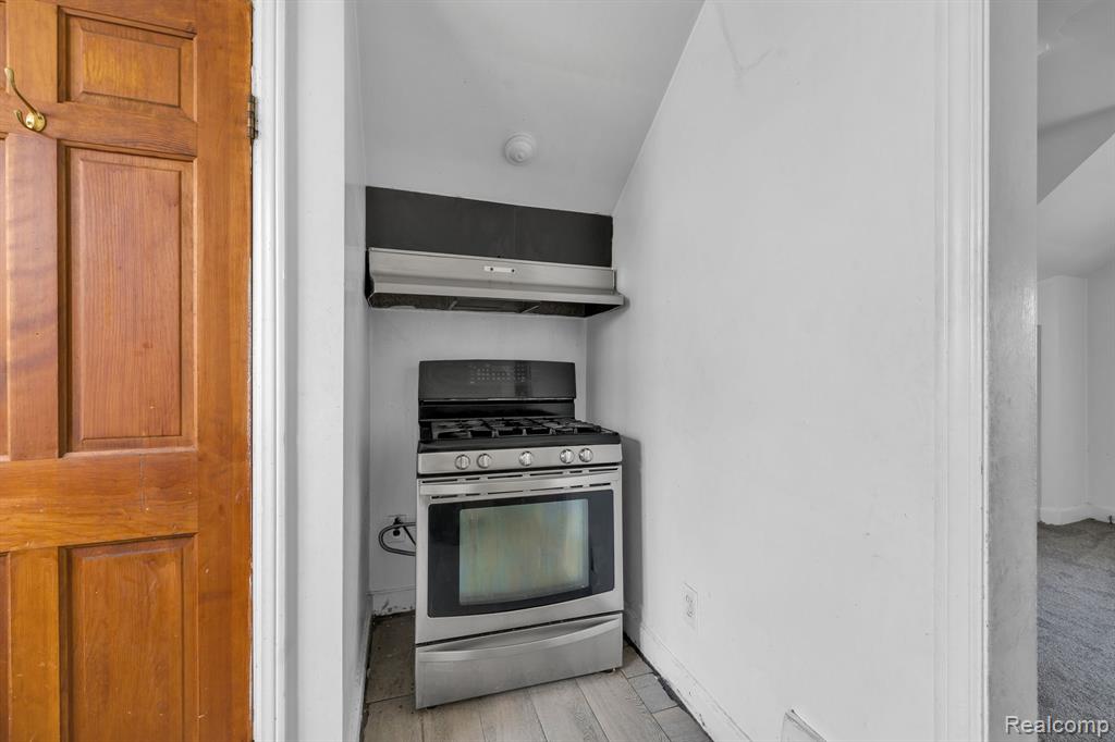 6120 MIDDLESEX Street, Dearborn, MI 48126 — Photo 22