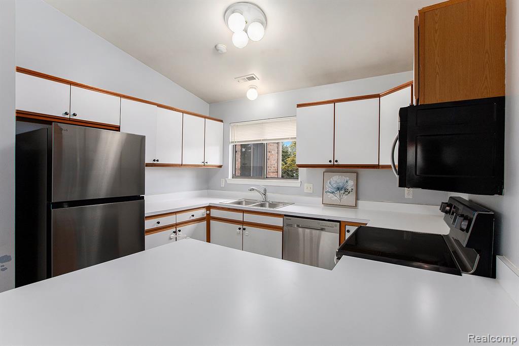 42540 Lilley Pointe Drive, Canton, MI 48187 — Photo 8