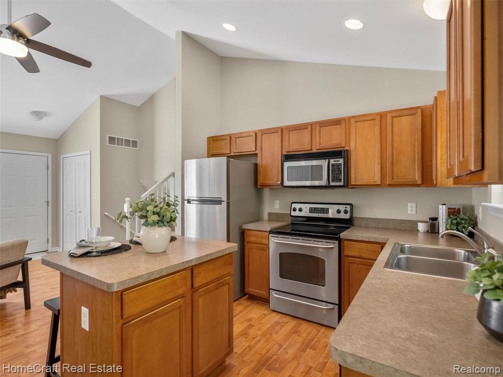 5930 FORESTAL Drive, Waterford, MI 48327 — Photo 15