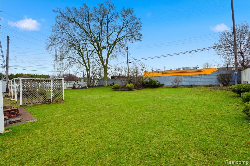 640 Martin Luther King Jr Boulevard S, Pontiac, MI 48341 — Photo 37