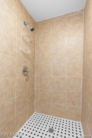 8135 REPUBLIC Avenue, Warren, MI 48089 — Photo 22