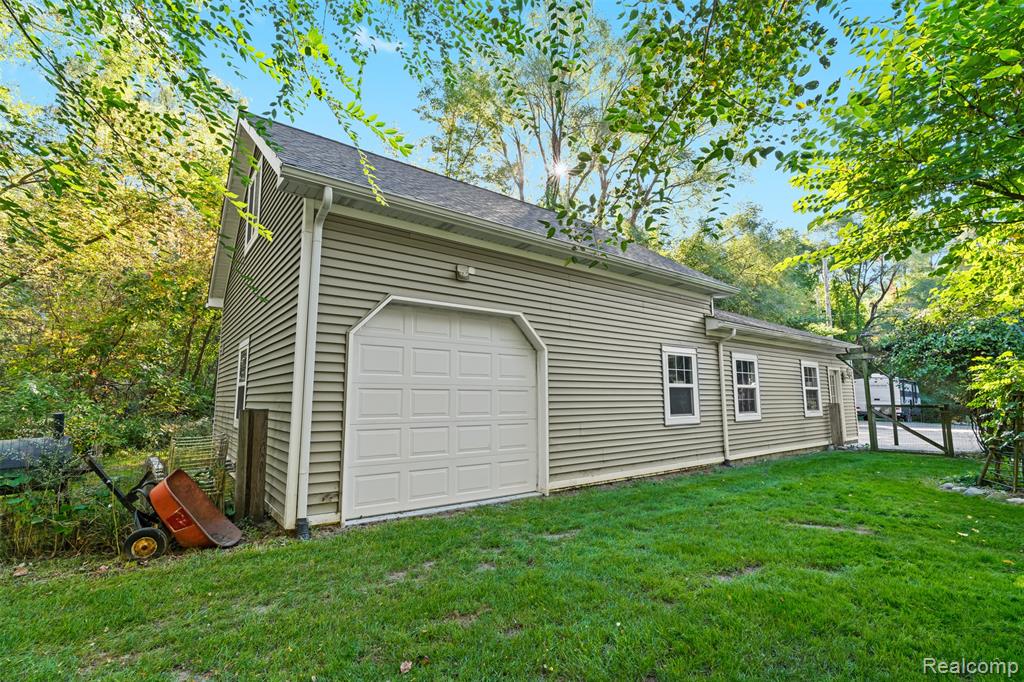 9669 Hadley Road, Clarkston, MI 48348 — Photo 52