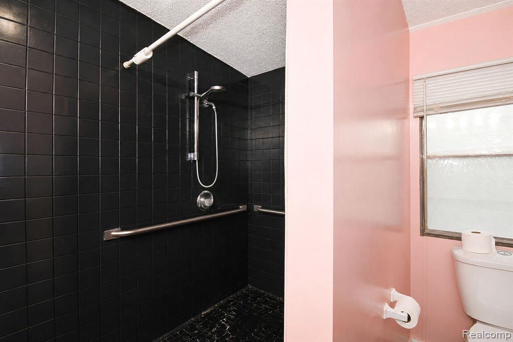 29193 Hazelwood, Flat Rock, MI 48134 — Photo 10