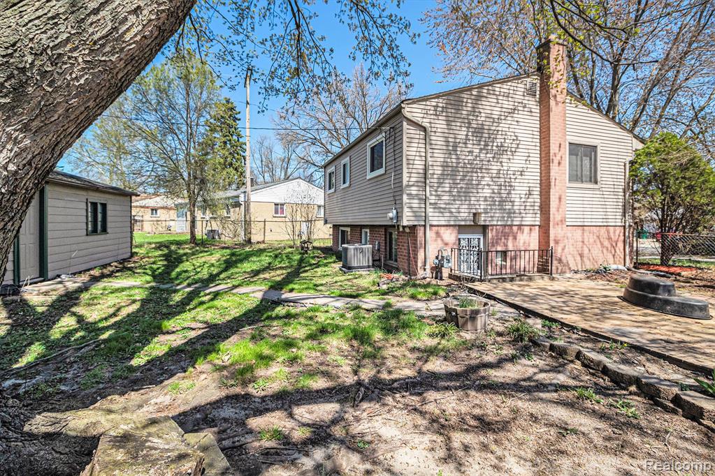 1376 MCCARTHY, Ypsilanti, MI 48198 — Photo 18