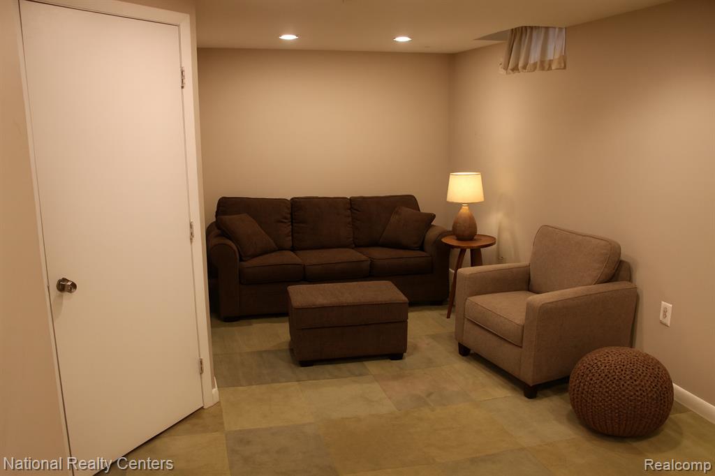 44800 Bayview Drive, Novi, MI — Photo 11