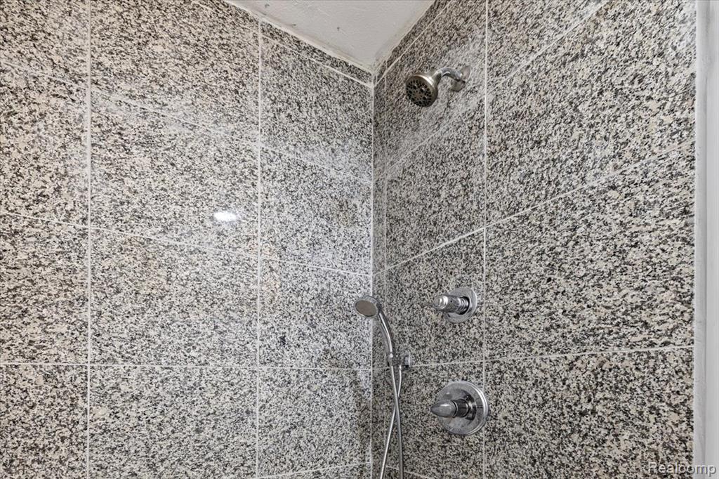4203 Minerva Drive, Flint, MI 48504 — Photo 16