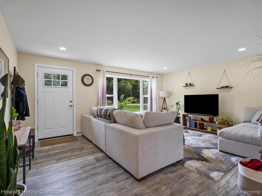 7171 Clintonville Road, Clarkston, MI 48348 — Photo 18