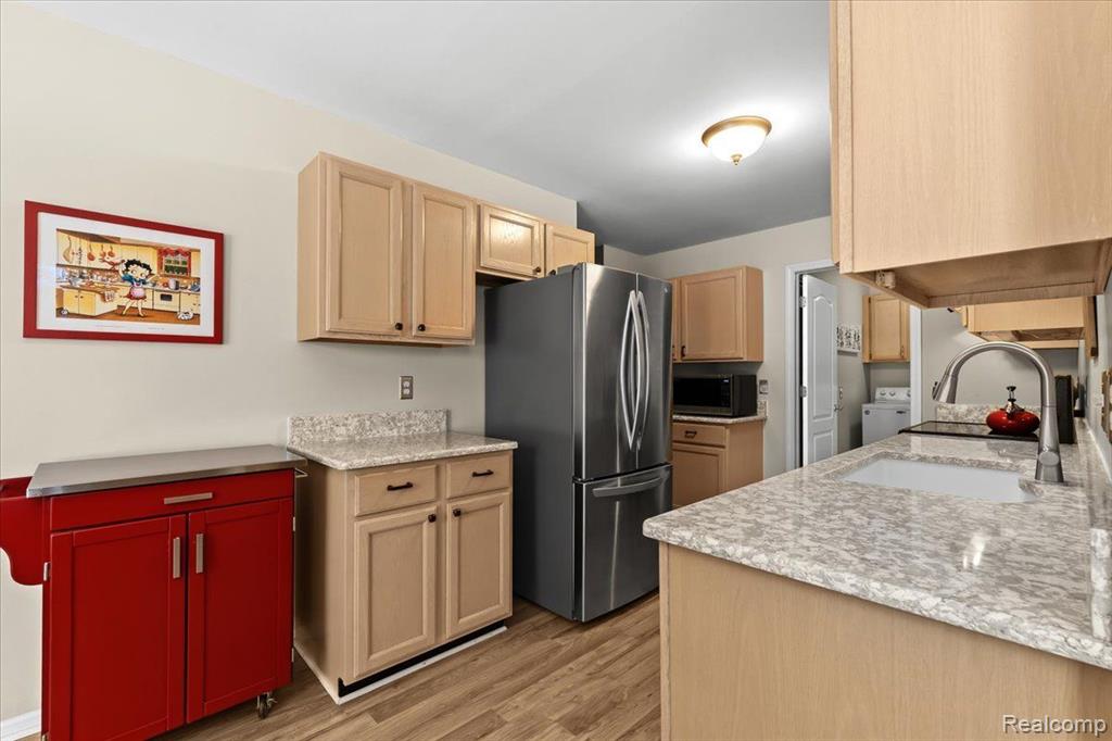2597 MAPLE FOREST Court, Wixom, MI 48393 — Photo 6