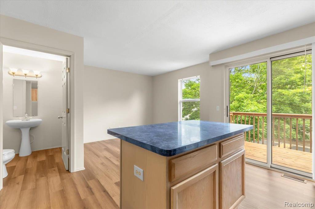 6680 CENTRAL CITY Parkway, Westland, MI — Photo 16