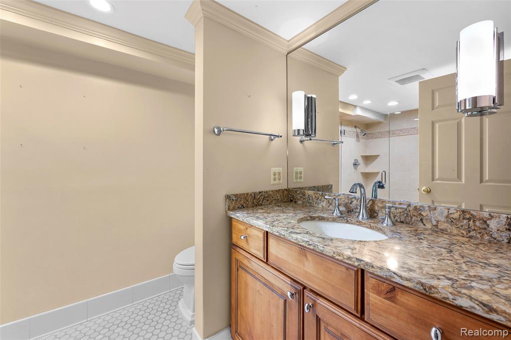 194 Charlevoix Avenue, Grosse Pointe Farms, MI 48236 — Photo 41
