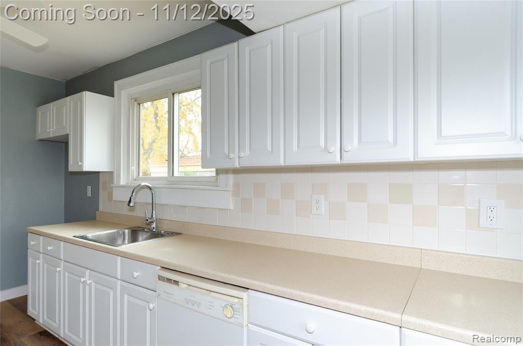 577 Peacock Avenue, Pontiac, MI 48340 — Photo 15