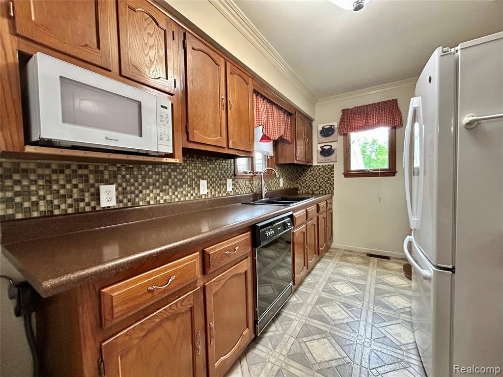 6577 N LAPEER Road, Fostoria, MI 48435 — Photo 11
