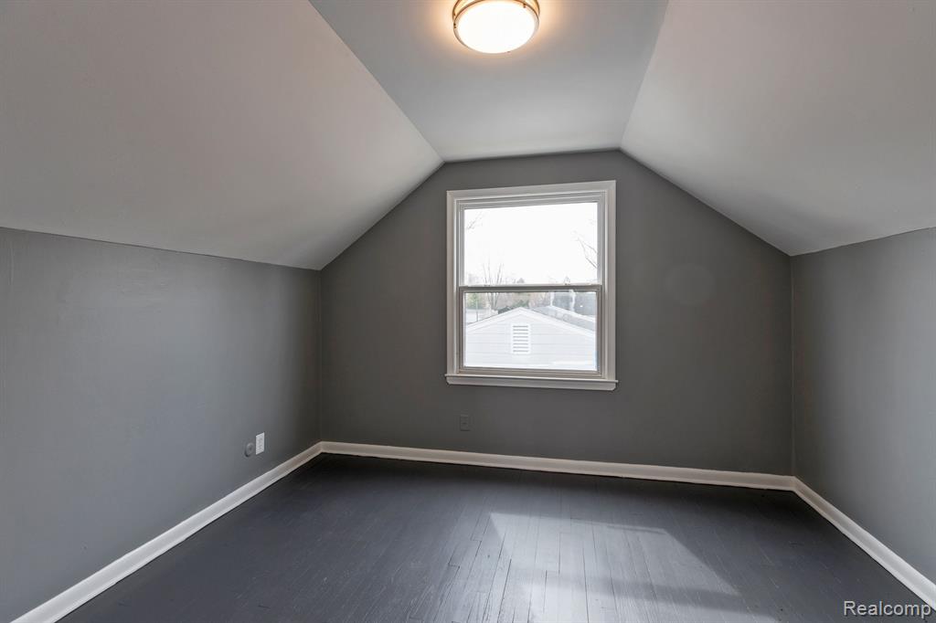 9046 LOUISE Street, Livonia, MI 48150 — Photo 19